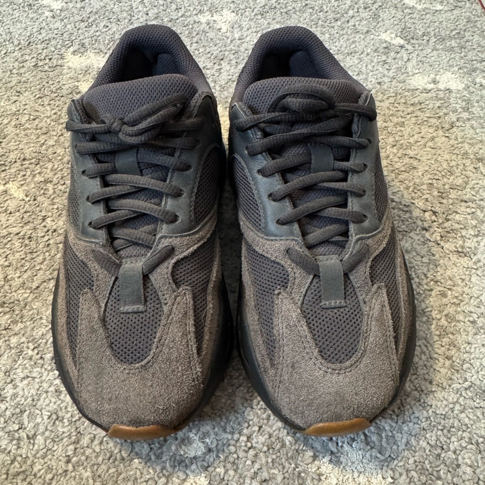 YEEZY BOOST 700